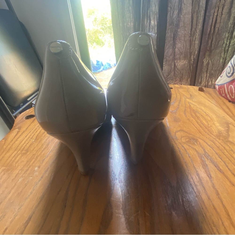 Calvin‎ Klein Collection Tan Heels Elegant Design - Picture 2 of 5